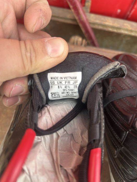 Продам футбольные бутсы