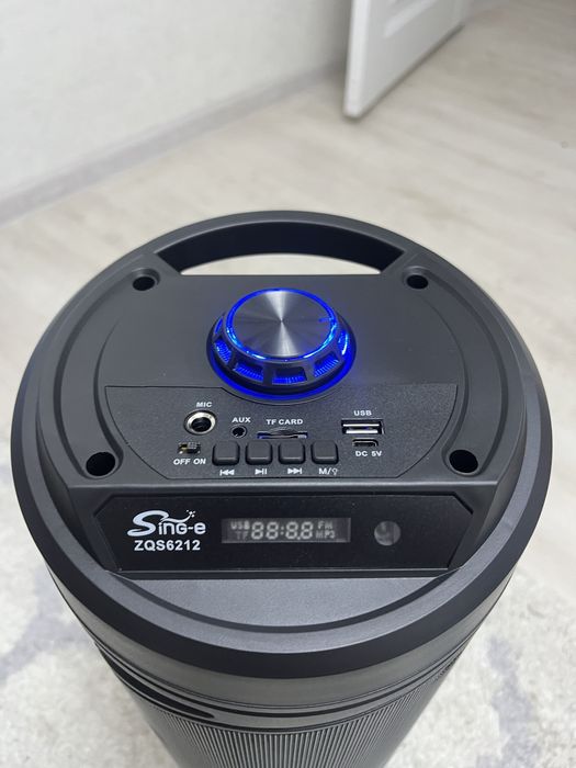 Колонка с микрофоном