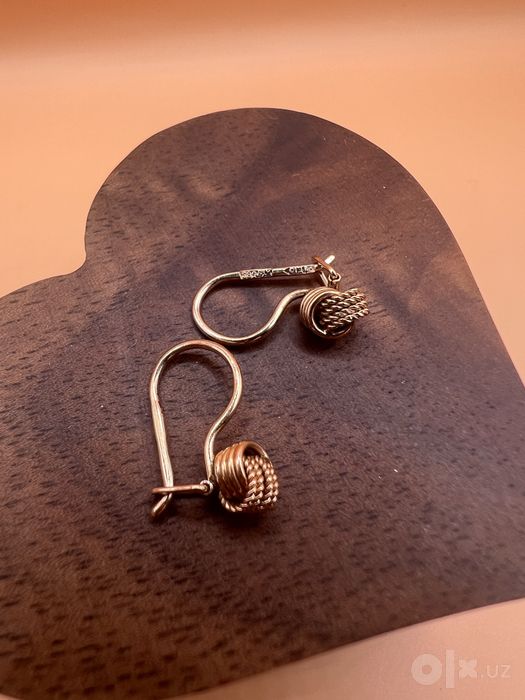 Продам золотые серьги детские.