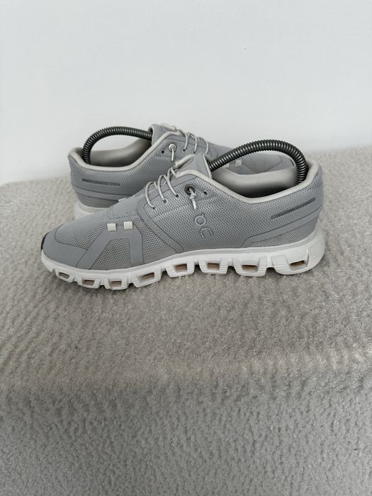 Adidasi On running cloud 6