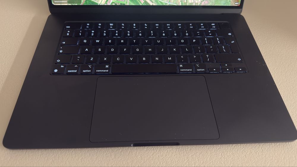 Macbook Air M2 15” 8Gb RAM / 256Gb SSD- ca nou baterie 100%