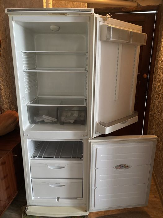 Продам рабочий холодильник