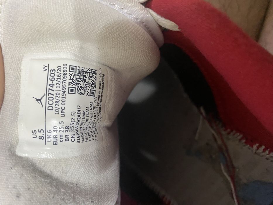 Jordan 1 low roșu/negru/alb