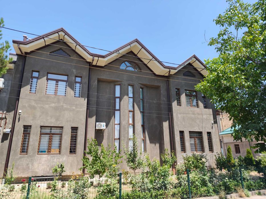 Hovli sotiladi, 3.7 sotix, burchakli