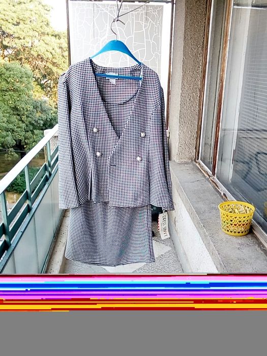 Елегантен дамски костюм размер М ново.