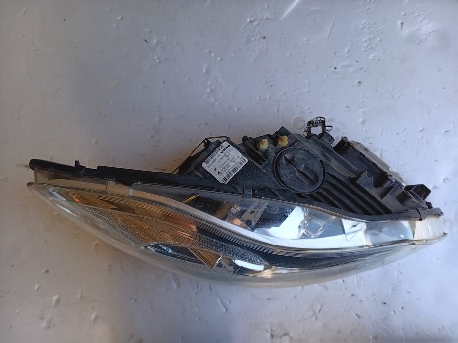 Десен фар ксенон за Volvo C30 / Волво ц30 xenon