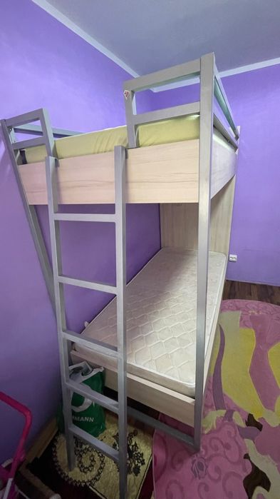 Paturi supraetajate de vanzare.