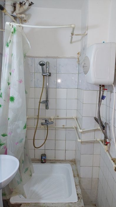 Vând în rate garsoniera!