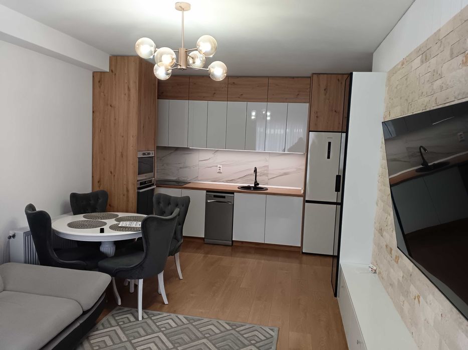 apartament 3 camere de inchiriat