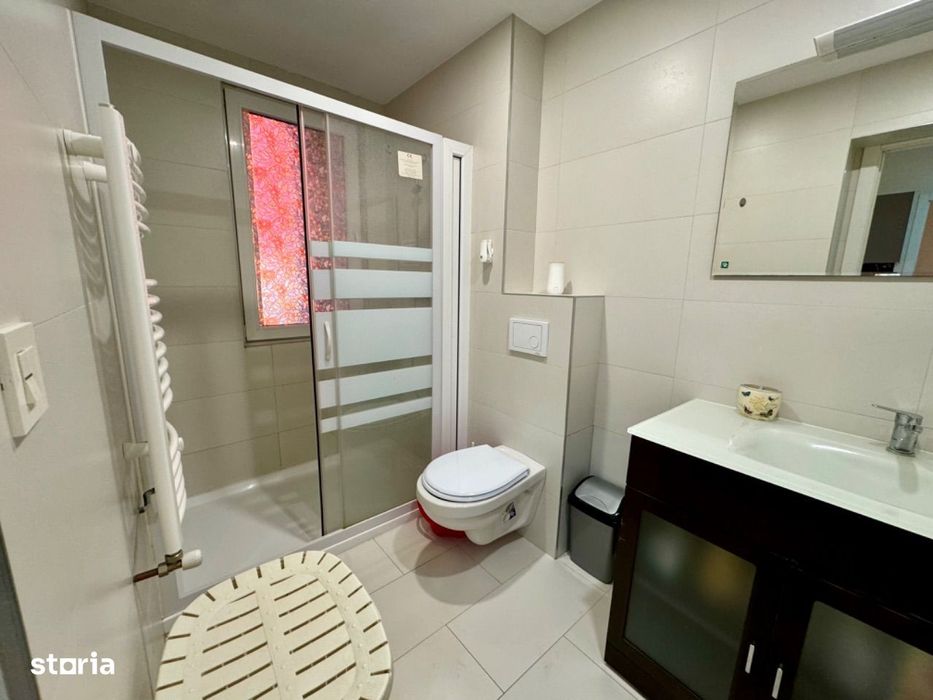 Inchiriez apartament 3 camere, Bermo-Intim