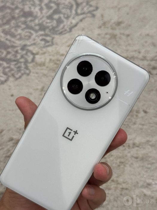 OneOnePlus 13 / 256 GB / 24 GB RAM  Batareya 96%. Srochni