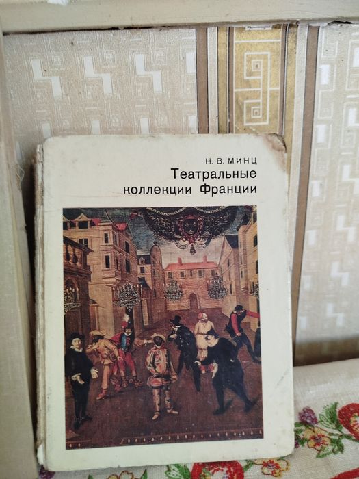 Китаплар сатылады  Художниклерге керек