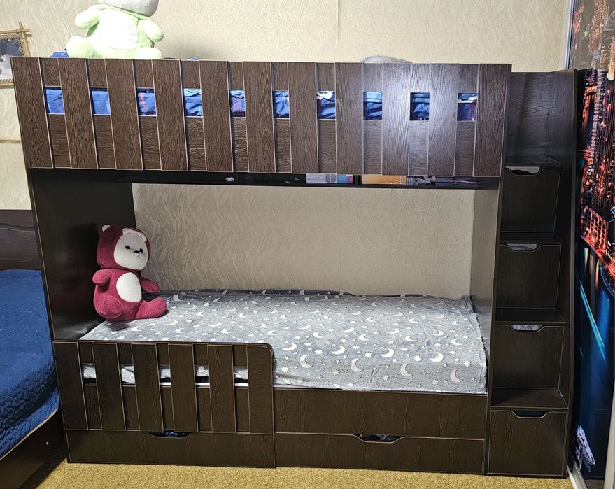 Продам двухярусную кровать