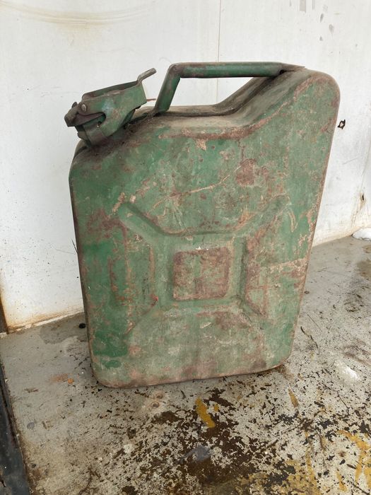 Метална туба за гориво