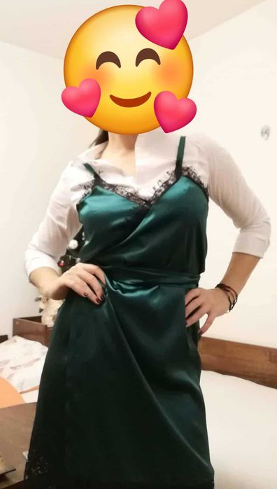 Рокля от сатен и дантела