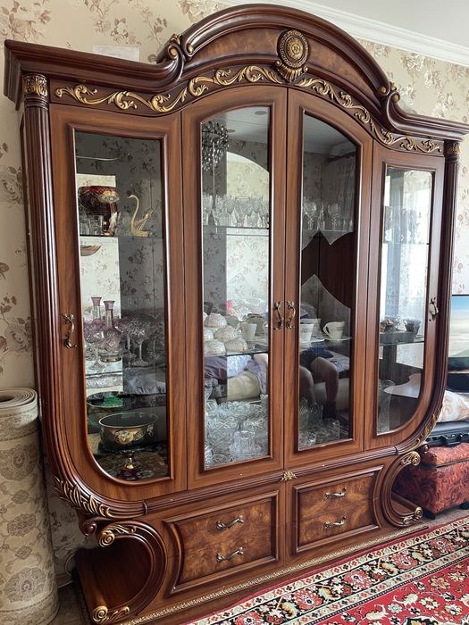 Продам камод с зерколом и горку