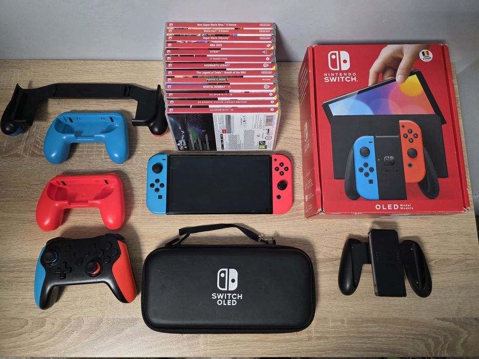 Nintendo Switch OLED + игри и подарък джоестици