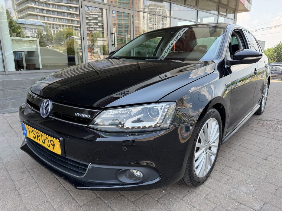 VOLKSWAGEN Jetta