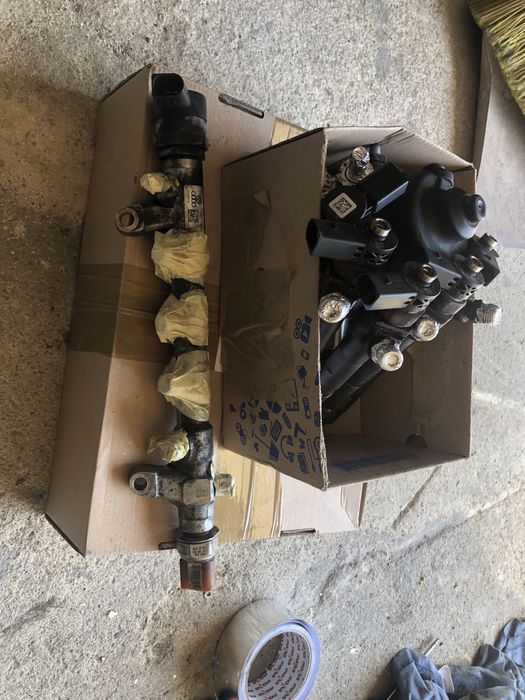 Дюзи с Помпа за VW Passat b7 2.0 TDI и други модели Ваг 03L130277J