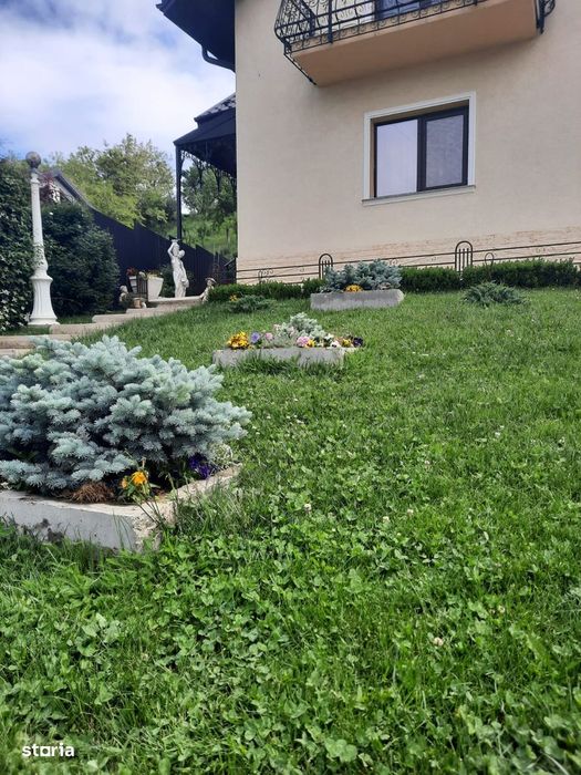 Casa cu etaj la Hudum