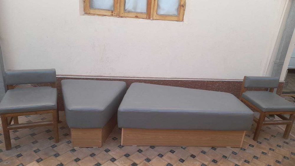 Офис учун б/у 2 та юмшок мебел (пуфик) ва 2 та стул сотилади!!!