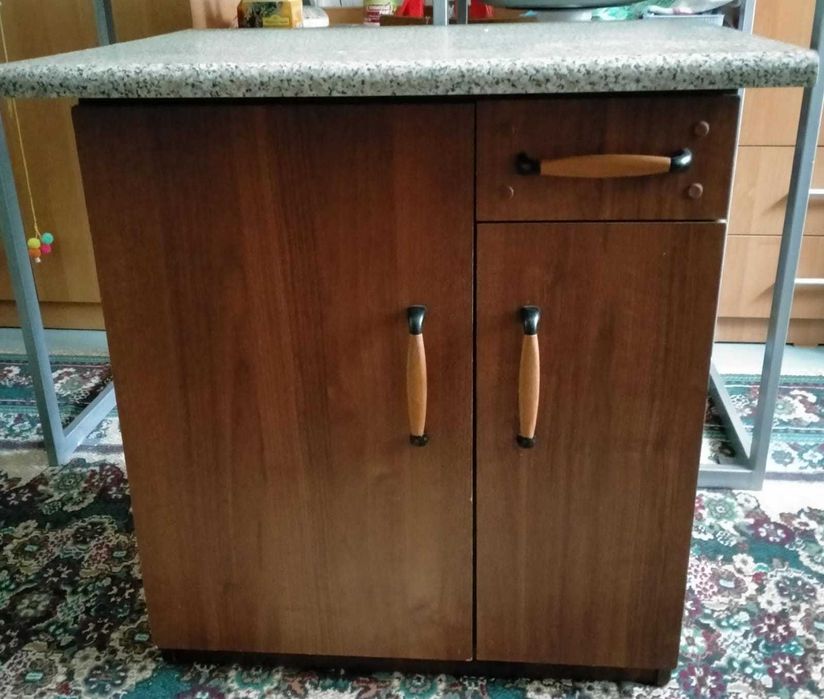 Кухонный напольный стол