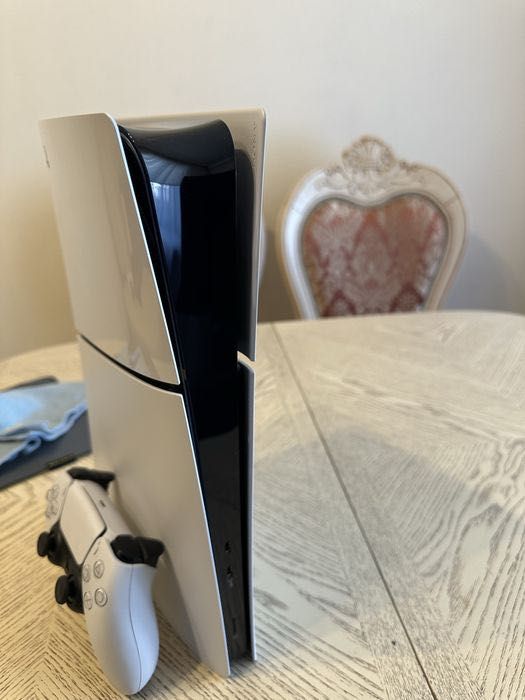 Продам свой Sony PlayStation пять