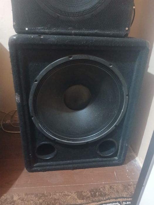 Vând boxe omntronic cu statie