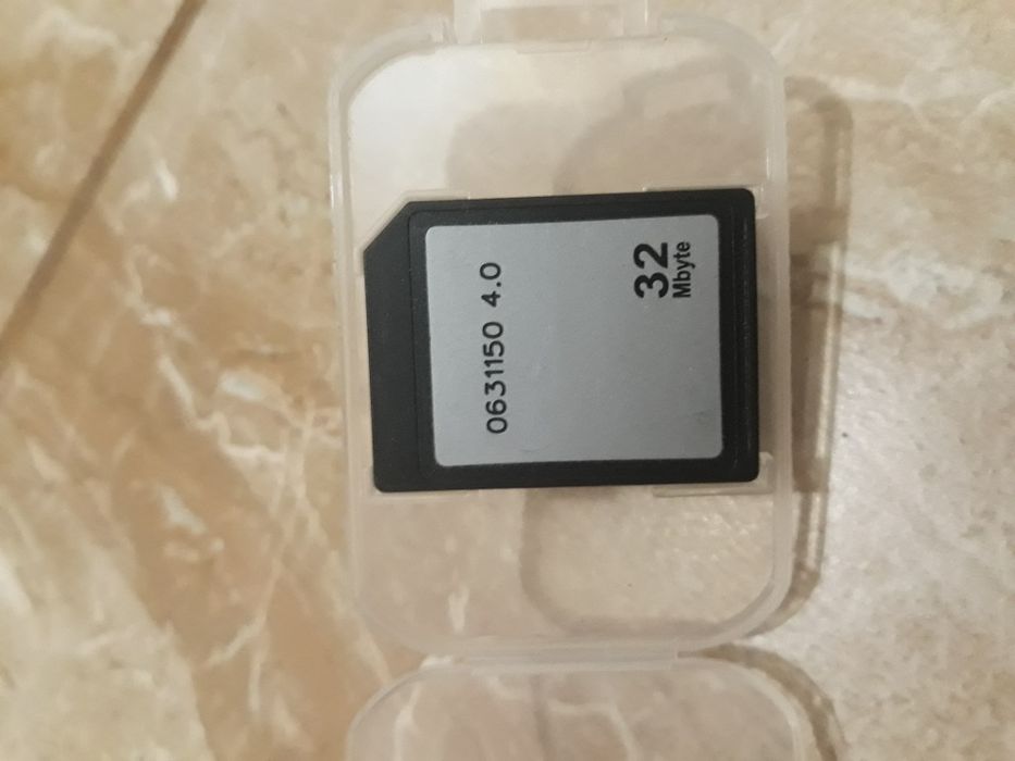 ретро SD карта памет само 32 мегабайта (!не e 32GB!).