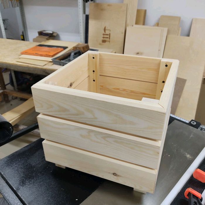 Кашпо из дерева.