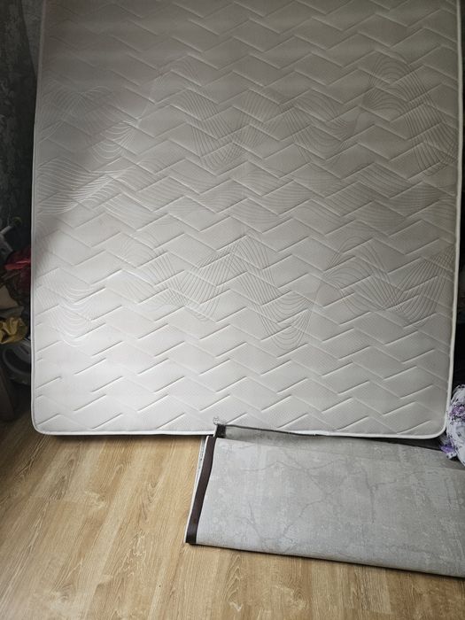 Матрас Б/у в хорошем состоянии