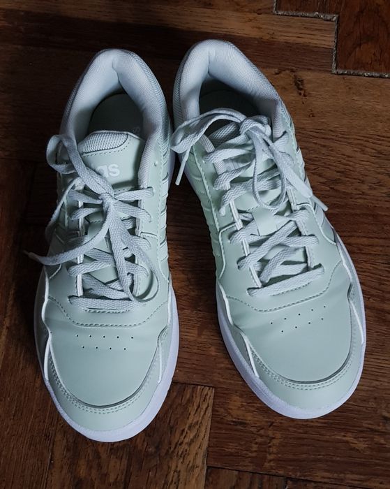 Adidași damă  25,5 noi