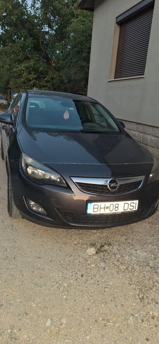 Vând Autoturism Opel Astra J Diesel an 2011