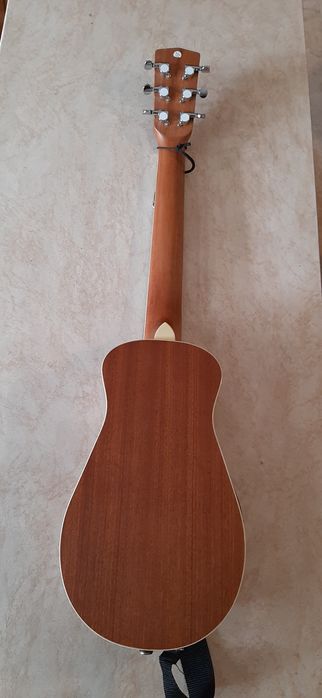 Mini chitară electroacustica