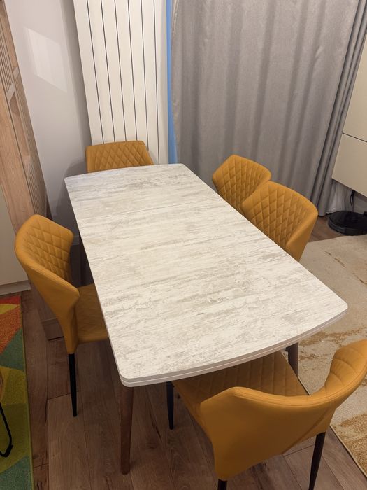 Titlu: Set masă extensibilă + 5 scaune Mobexpert – stare foarte bună