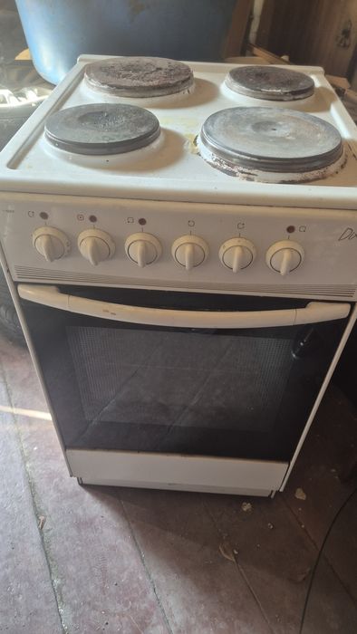 Продам плиту DiXi не работает духовка. Район нефтебазы