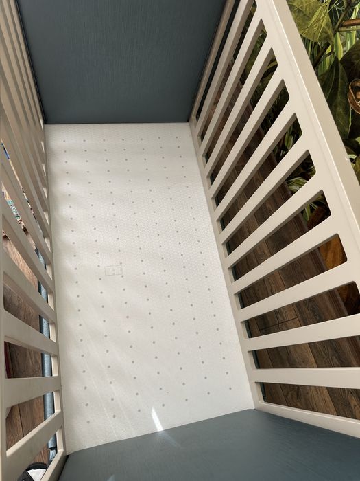 Уникална кошара от кожа и дърво с матрак Pierre Cardin