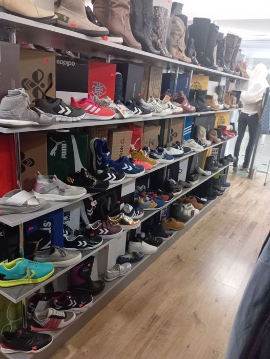 Продавам бизнес оригинална стока от Outlet магазин