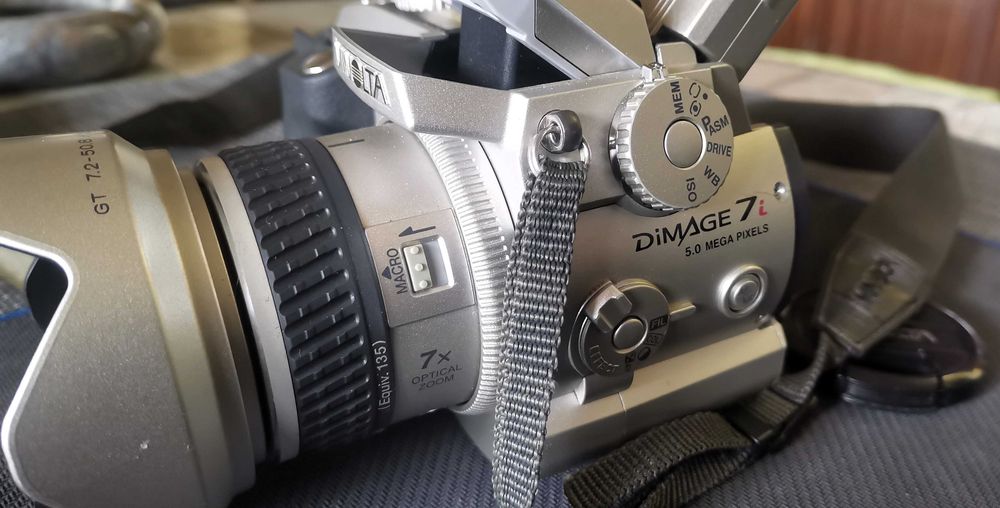 Minolta Konica DiMAGE 7i 5MP Digital Camera + Оригинална чанта