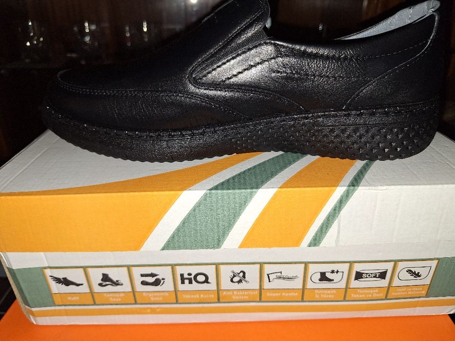 Нови кожени обувки