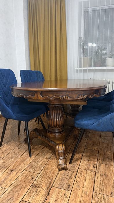 Стол обеденный деревянный