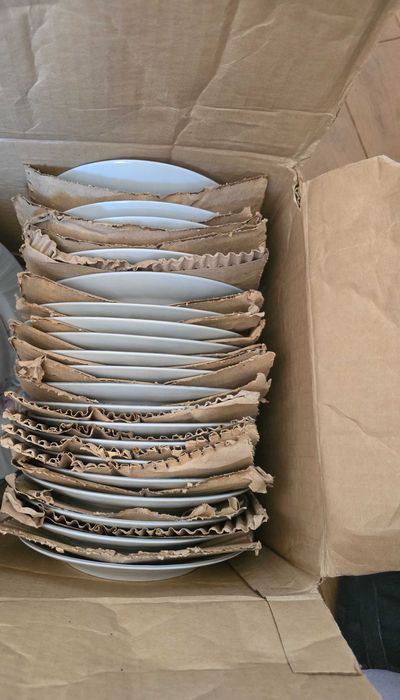 Порцеланови Чинии 20 и 22 см.