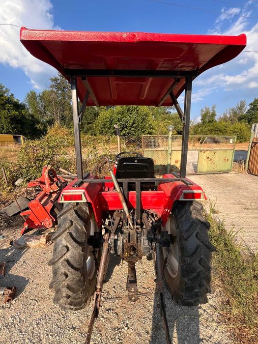 Продавам Трактор Shibaura D215F