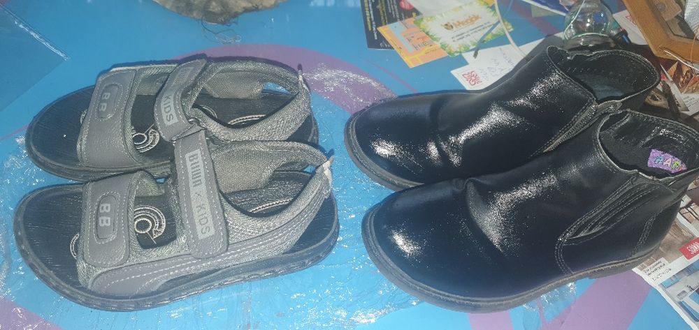 Продам детскую обувь