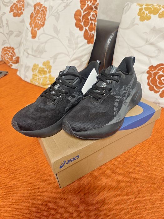 Asics NovaBlast 5 42/ 42.5 Нови! Топ модел за бягане !