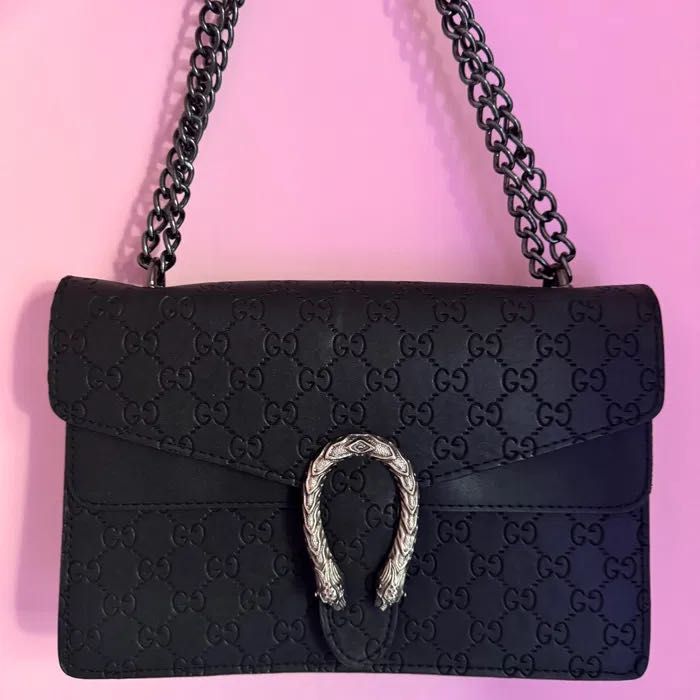 Дамска черна чанта