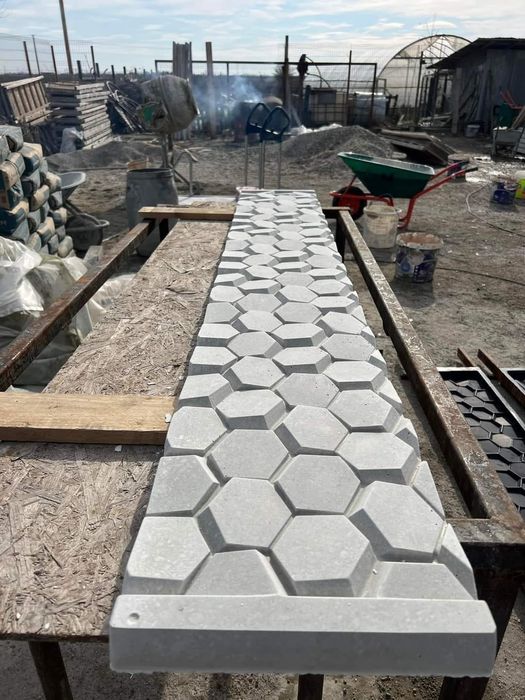 Producem placi de beton stalpi gard garduri din beton gardultau.com