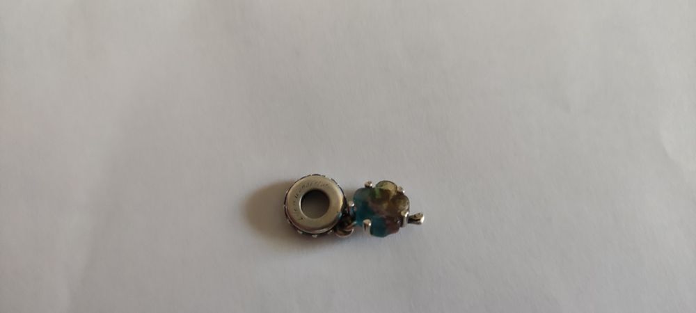 Vând brățară  Pandora cu talismane