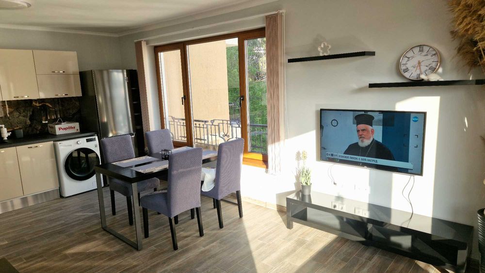 Дава се под наем Тристаен апартамент в Бургас, Център - 100 кв.м за 765 € - Снимка #3