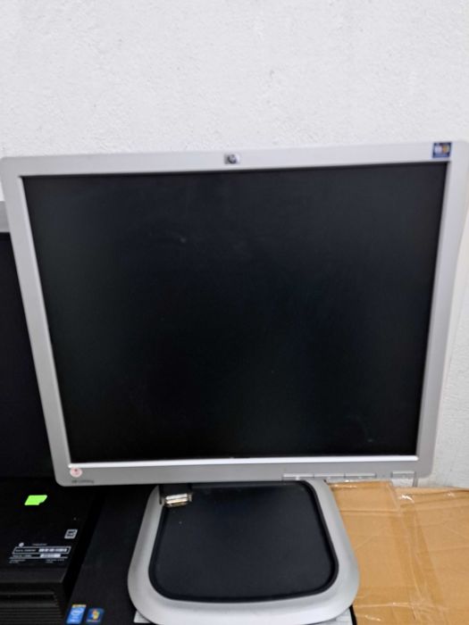 Пакет настолни компютри HP + монитори + периферия